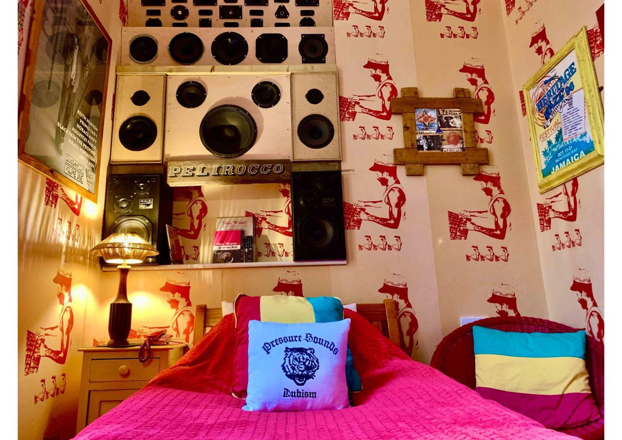 Single Room Pressure Sounds