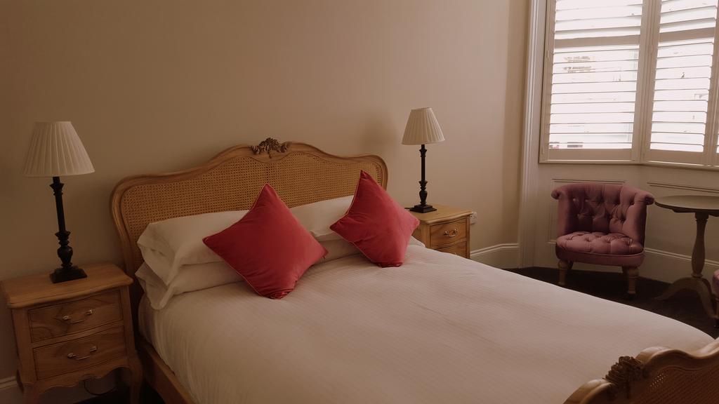 Kamer met Kingsize Bed en Uitzicht op Zee