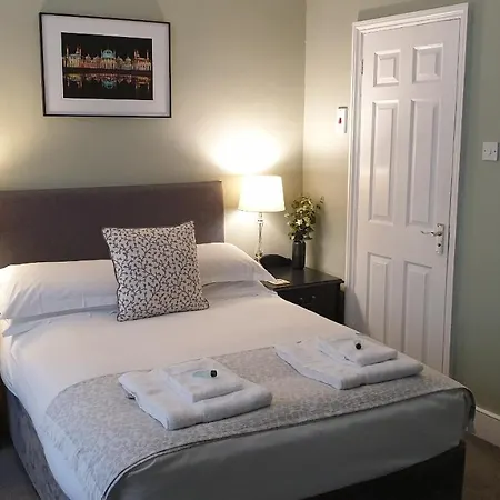 Starlings Guest House-2