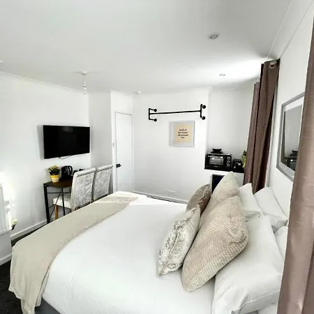 Blue Skye Guest House 8-2